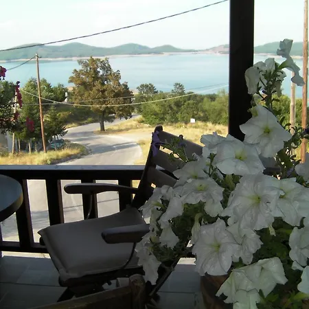 Отель Pandion Luxury Boutique Hotel & Suites With Spa Неохорион