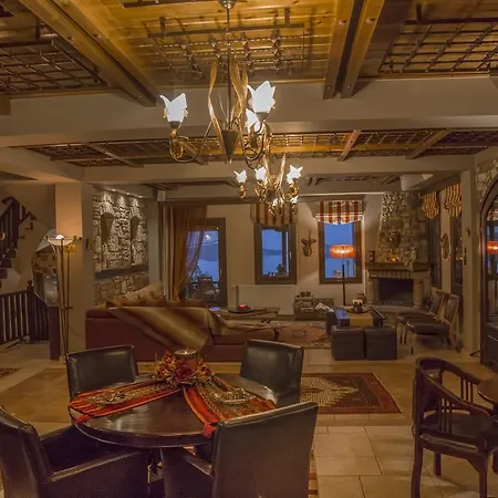 Pandion Luxury Boutique & With