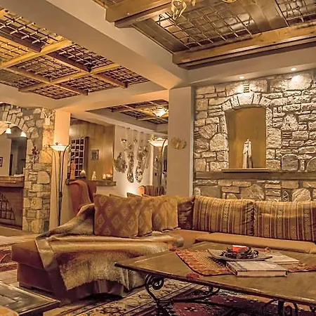 Pandion Luxury Boutique & With *