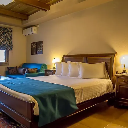 Pandion Luxury Boutique & With Hotel *