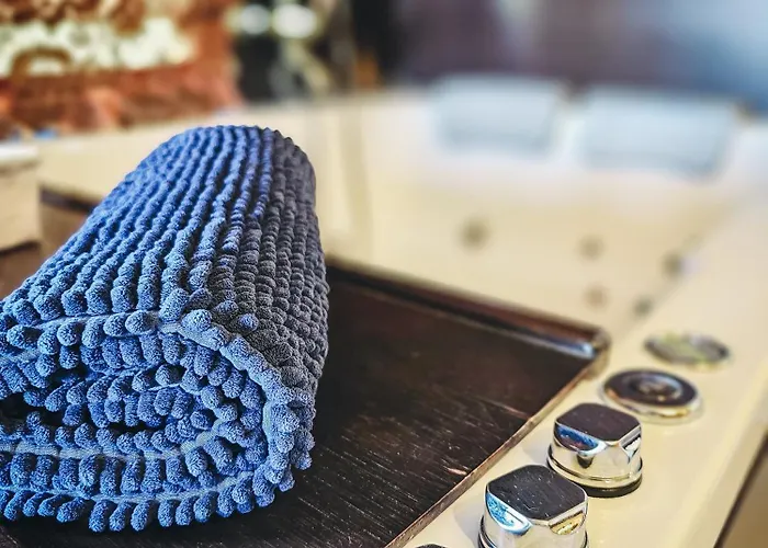 Pandion Luxury Boutique & With * Neohóri